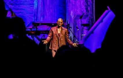 Kathy Hochul, Usher andBabyface Turn Out for the Apollo