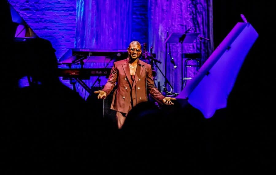 Kathy Hochul, Usher andBabyface Turn Out for the Apollo